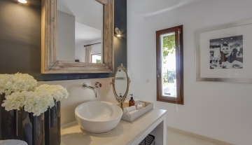 resa estates rental villa childfriendly north ibiza 2022 luxury can rio Flock bathroom 1 NEW.jpg